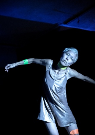 SCHUTZ RAUM SCHUTZ LOS Yuko Kaseki: dance & ensemble xenon: music - Artist Homes Berlin 2019 (Photo: Marcelina Wellmer)